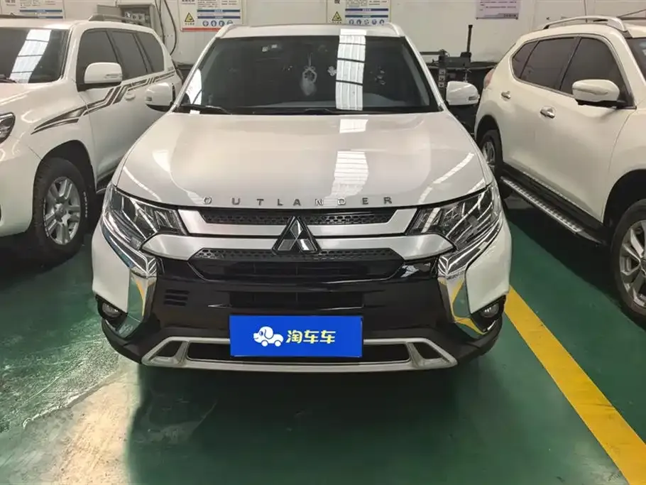 Mitsubishi Outlander — фото 2