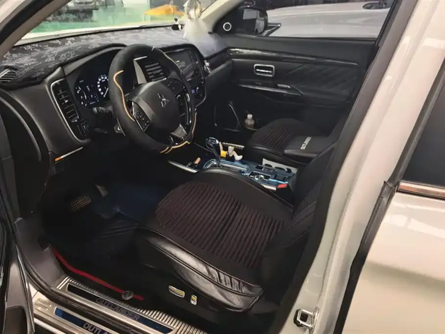 Mitsubishi Outlander — фото 10