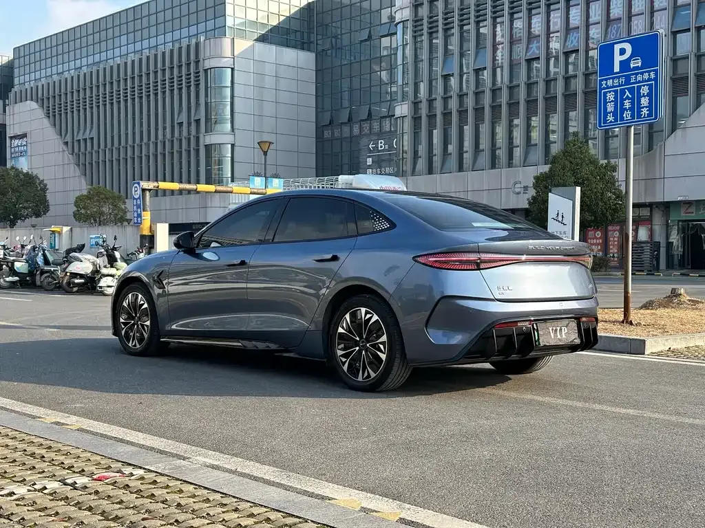 BYD Seal — фото 8