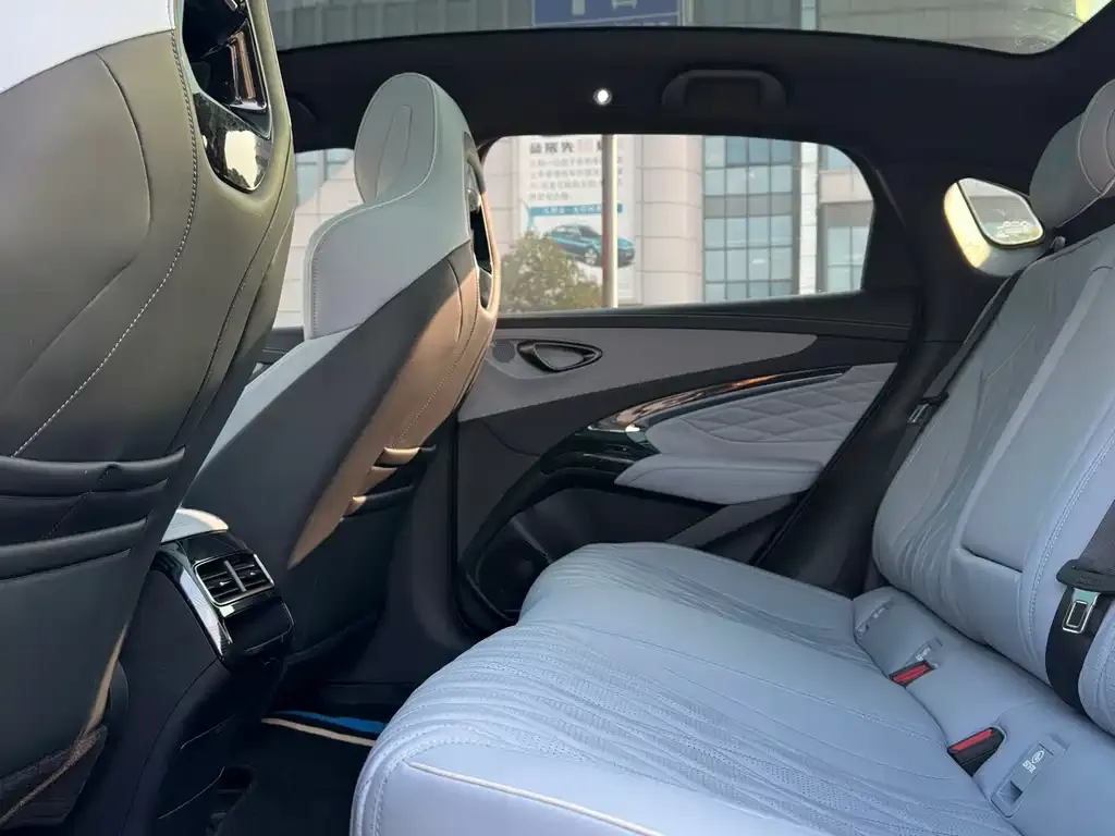 BYD Seal — фото 3