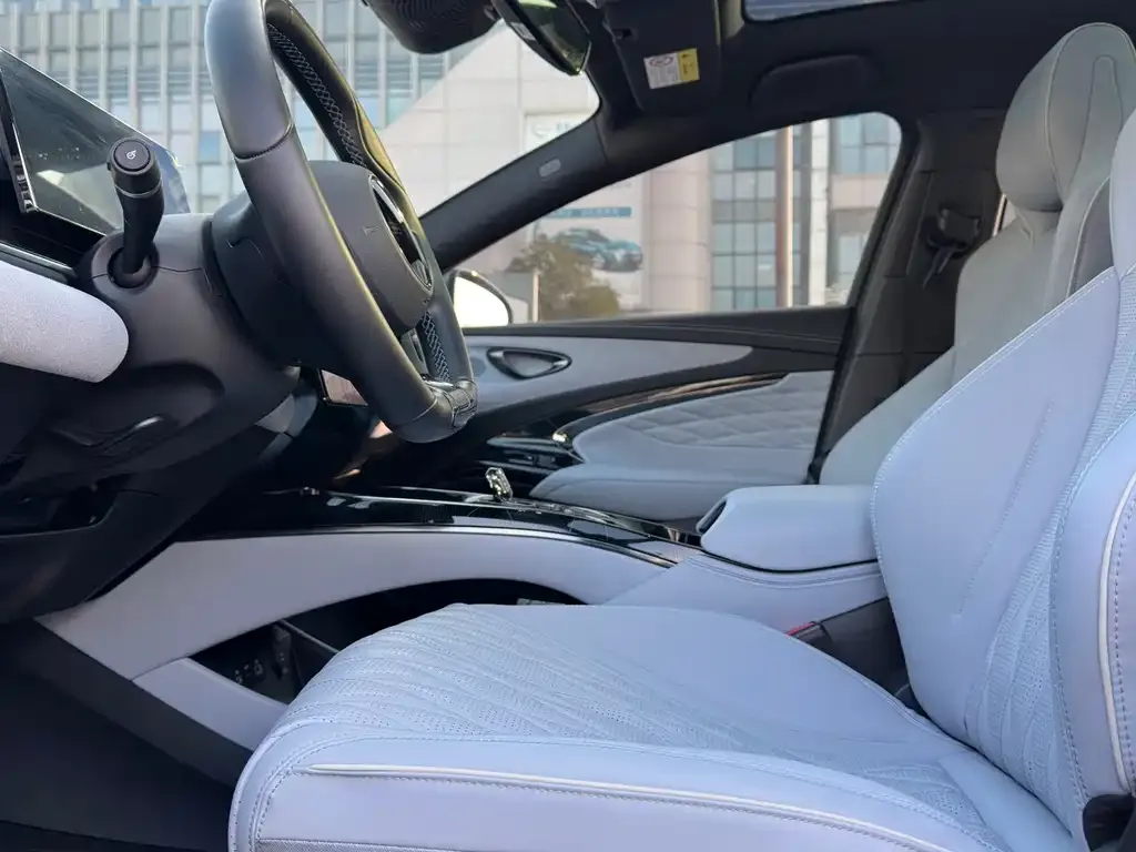BYD Seal — фото 2