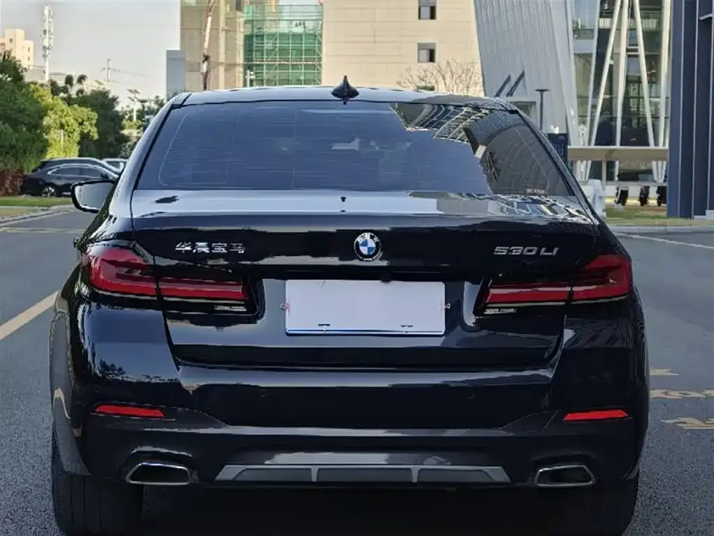 BMW 5 Series — фото 4