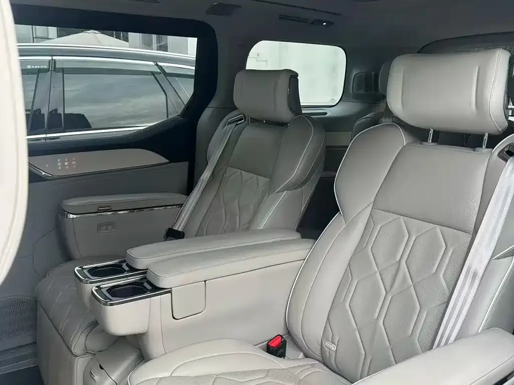 Volvo EM90 — фото 2