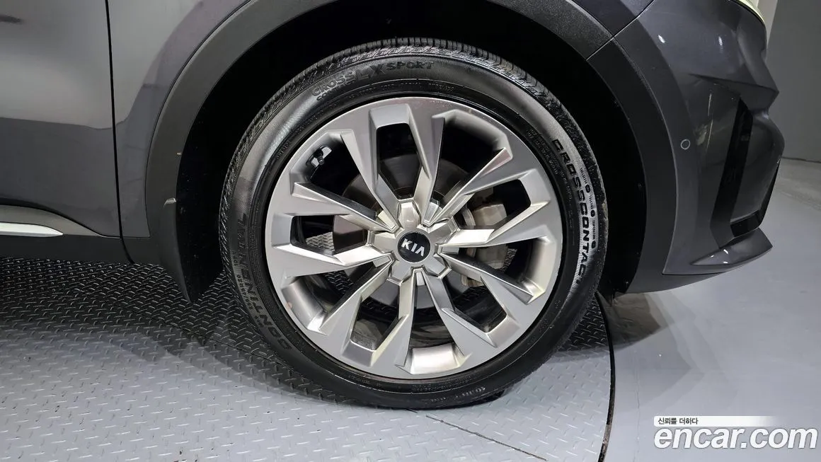 Kia Sorento — фото 6