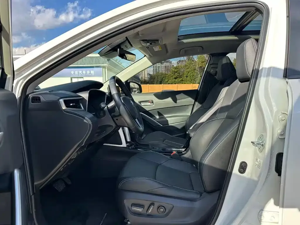 Toyota Frontlander 2023 из CN, фото 5