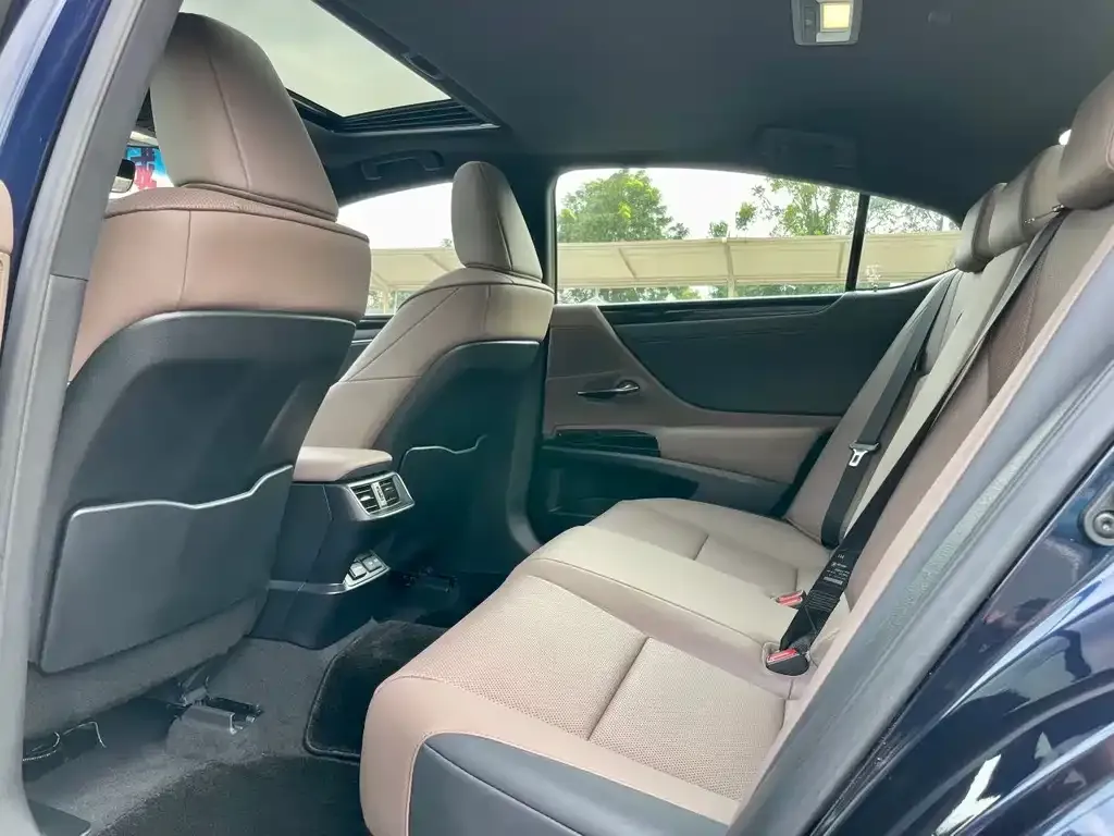 Lexus ES 2024 из CN, фото 2
