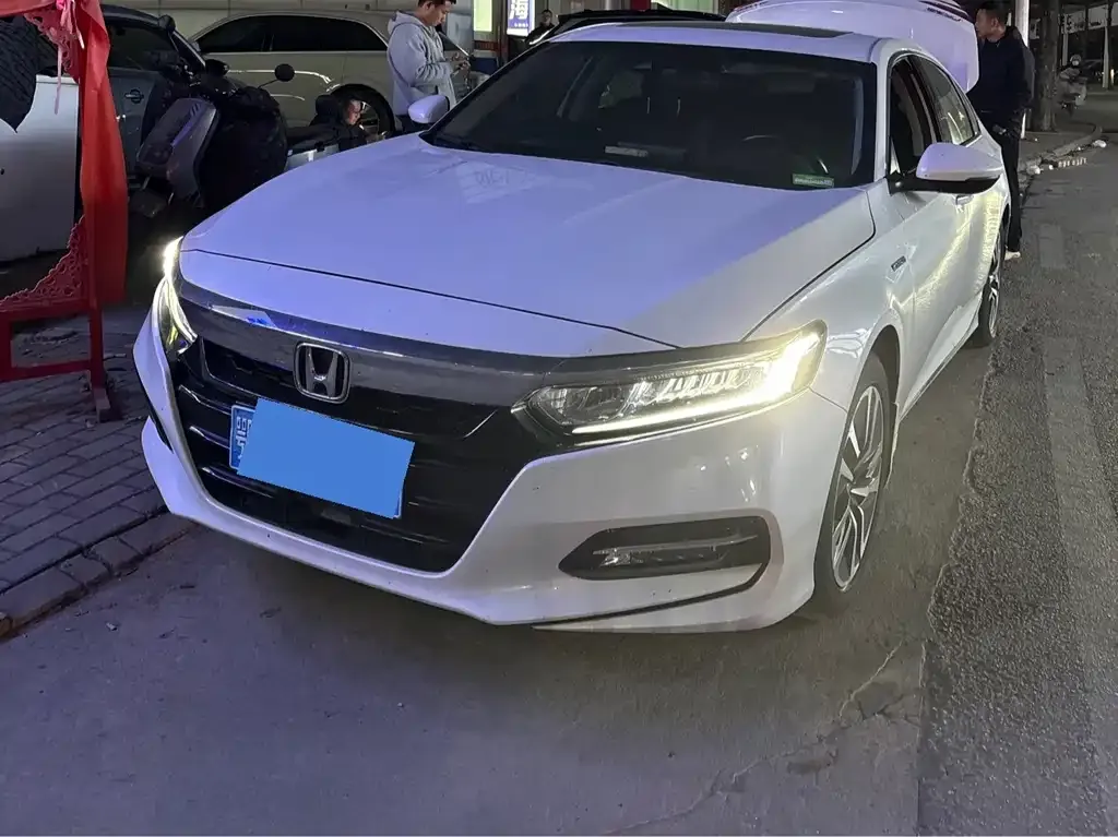 Honda Accord — фото 1