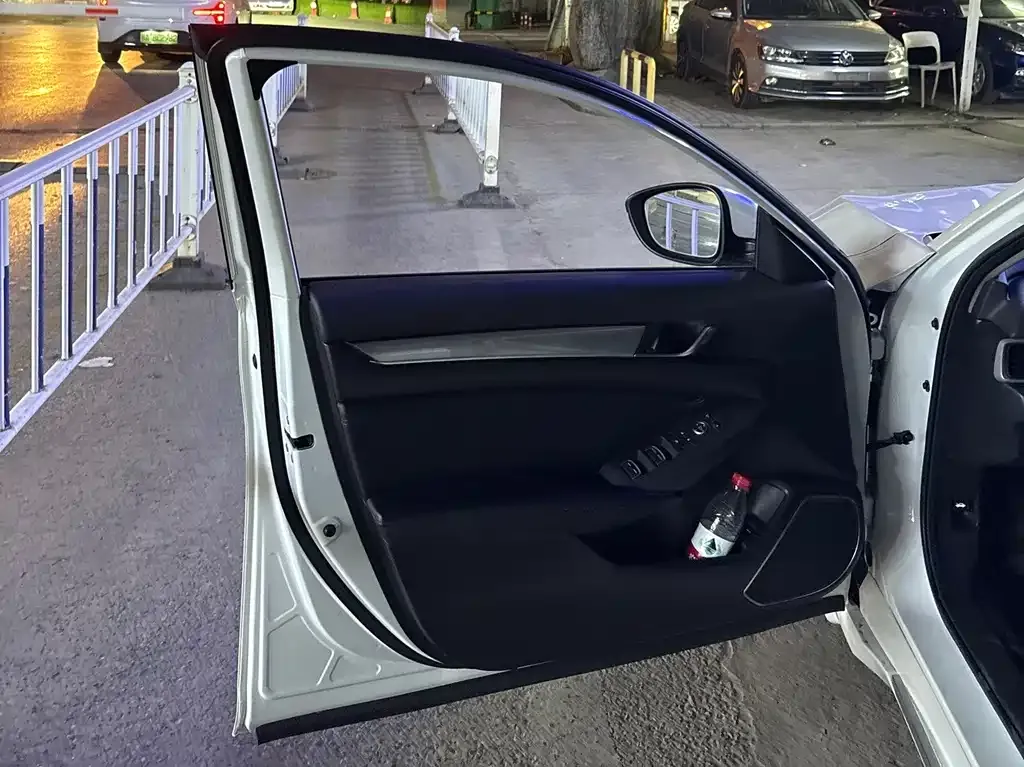 Honda Accord — фото 6