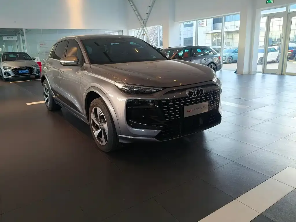 Audi Q6L e-tron — фото 2