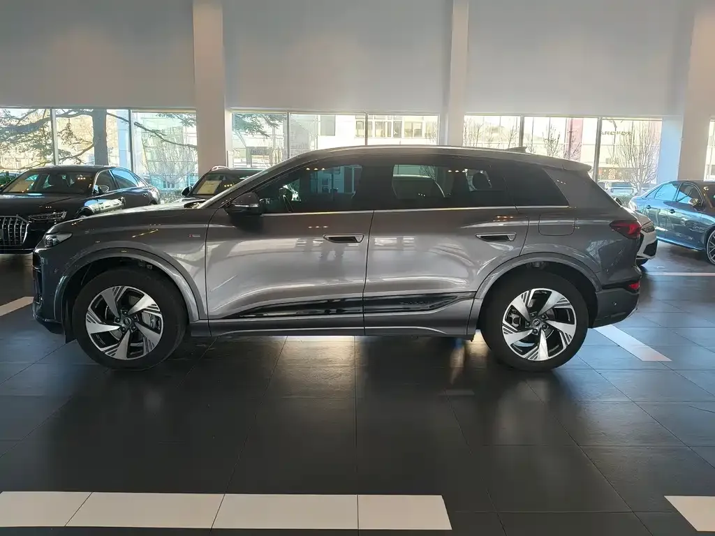 Audi Q6L e-tron — фото 6