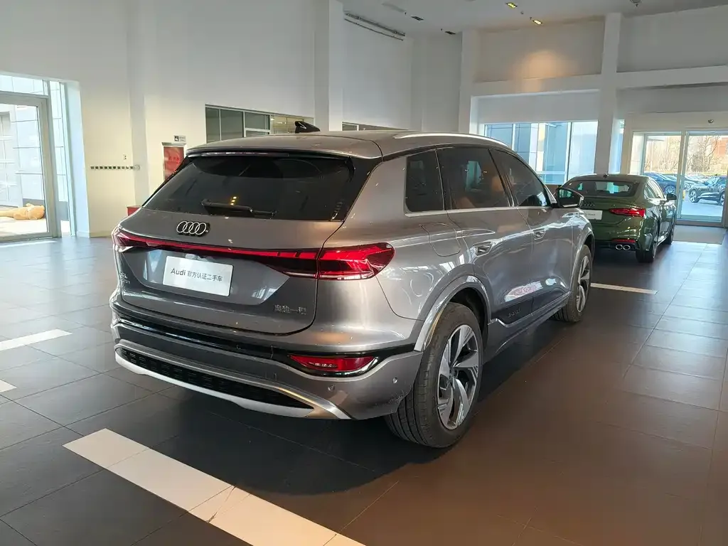 Audi Q6L e-tron — фото 8