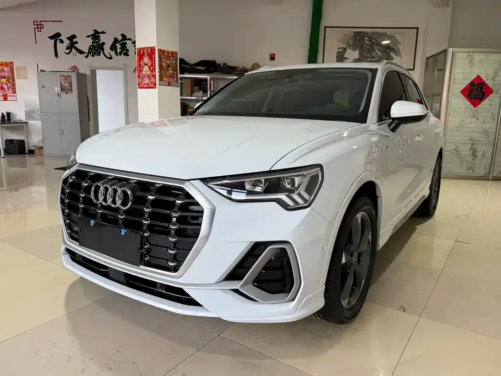 Audi Q3 — фото 1