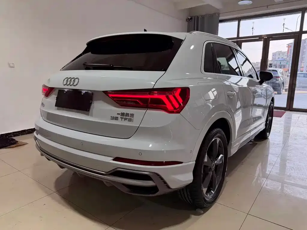 Audi Q3 — фото 10