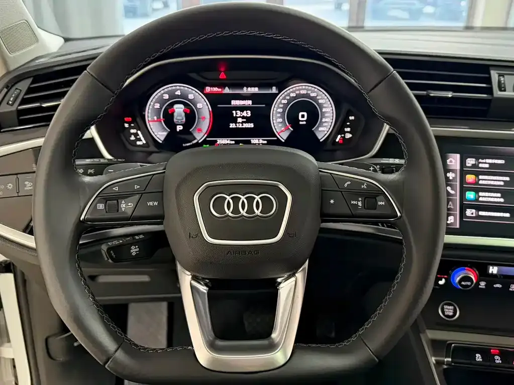 Audi Q3 — фото 5