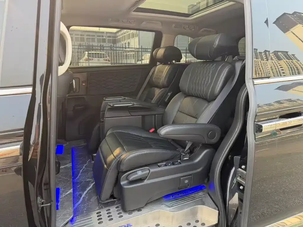 Honda Elysion 2023 из CN, фото 3