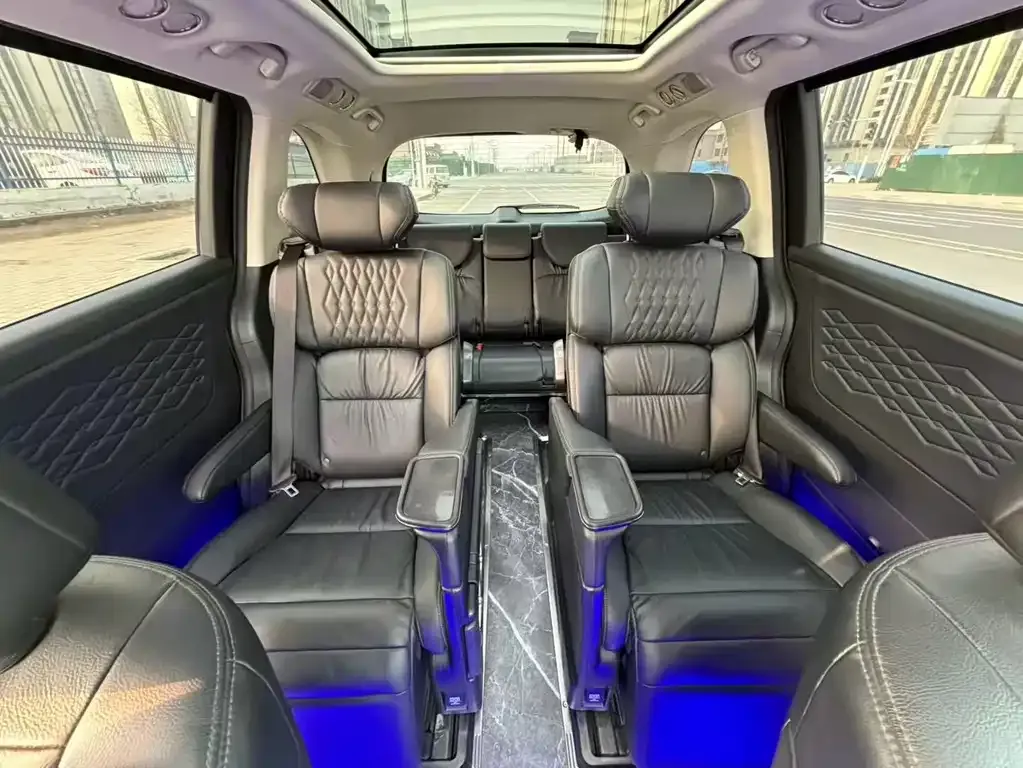 Honda Elysion 2023 из CN, фото 2