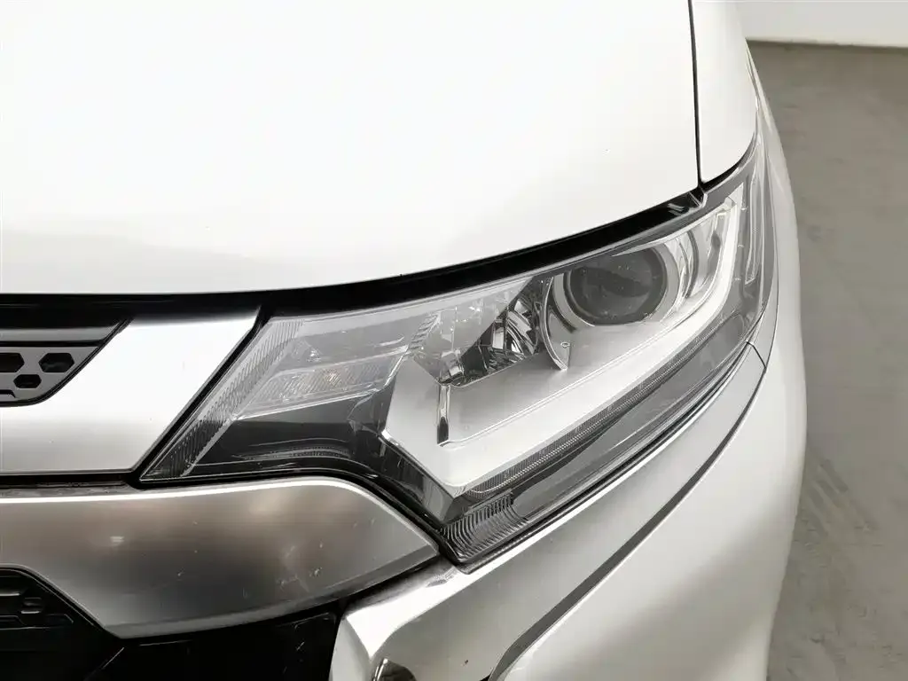 Mitsubishi Outlander 2023 из CN, фото 4