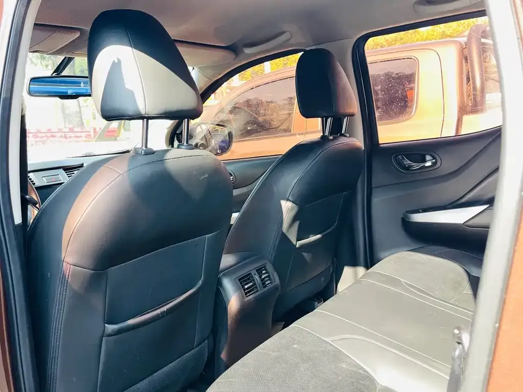 Nissan Navara 2021 из CN, фото 2