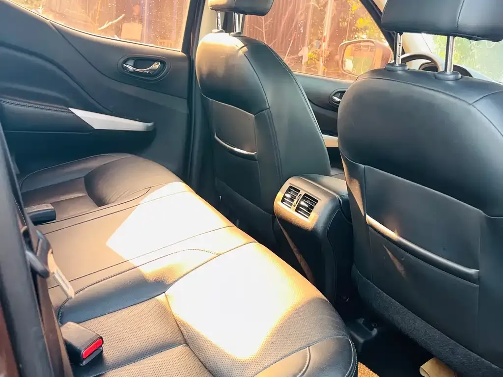 Nissan Navara 2021 из CN, фото 6