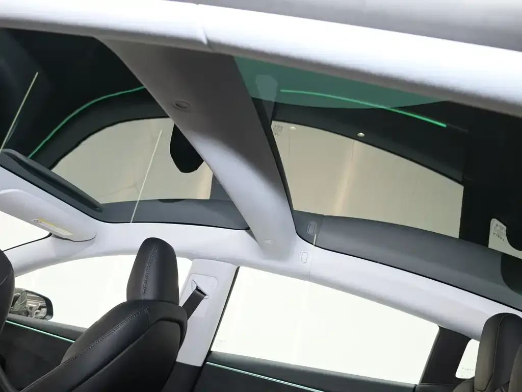 Tesla Model 3 — фото 1