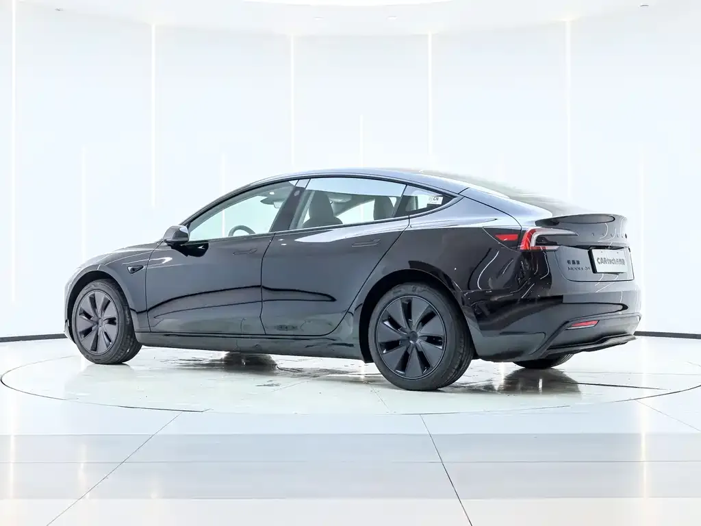 Tesla Model 3 — фото 3