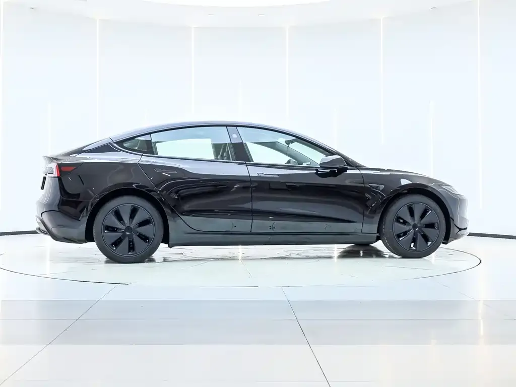 Tesla Model 3 — фото 5
