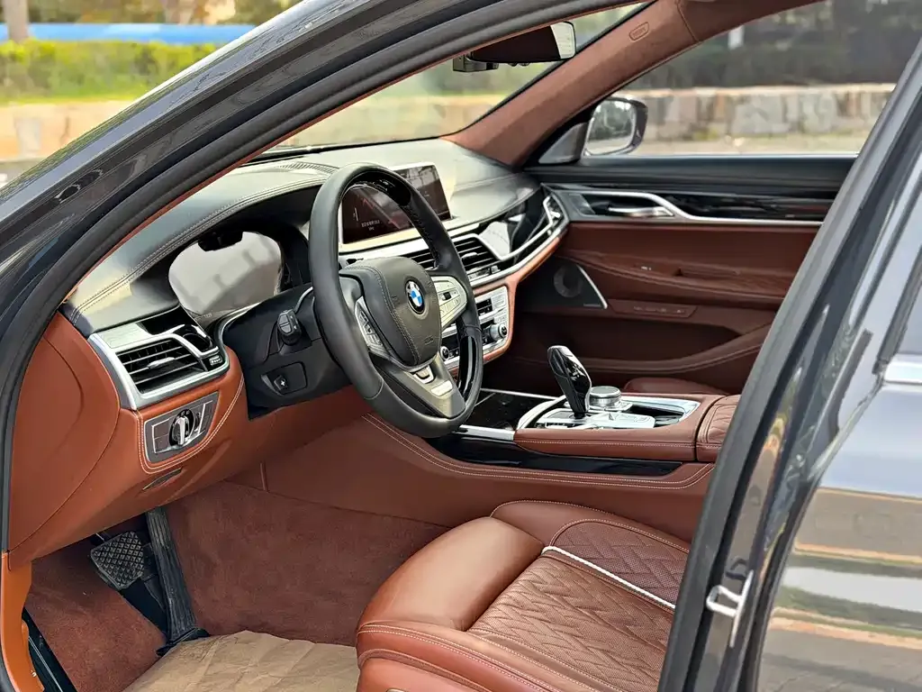 BMW 7 Series 2021 из CN, фото 8