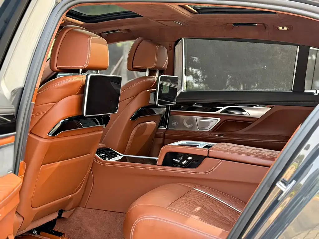 BMW 7 Series 2021 из CN, фото 4