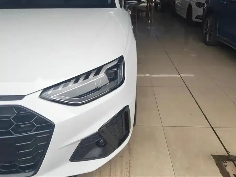 Audi A4L 2022 из CN, фото 4