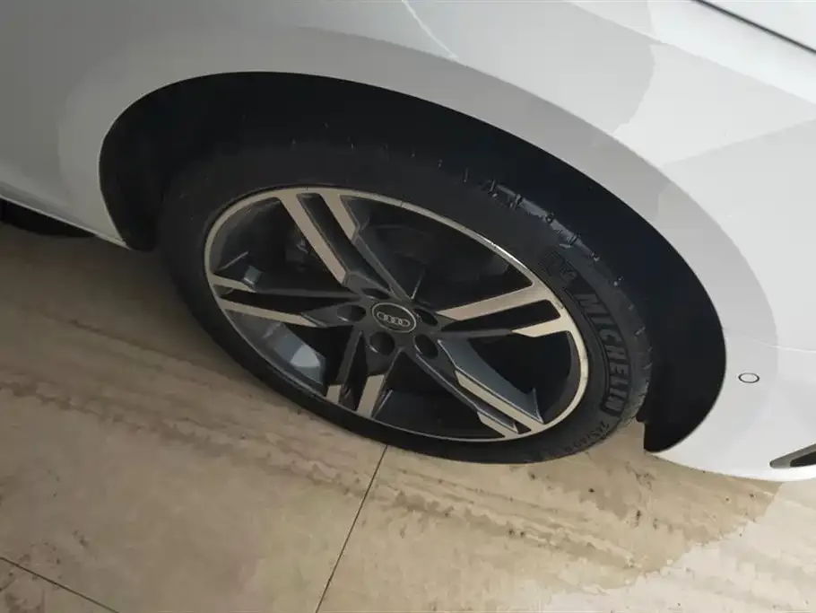 Audi A4L 2022 из CN, фото 5