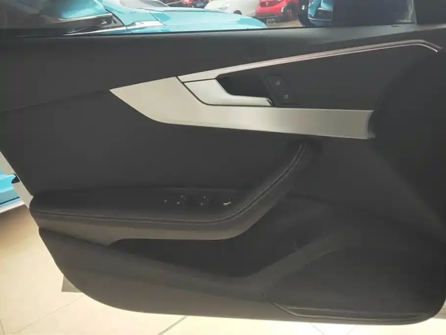 Audi A4L 2022 из CN, фото 3