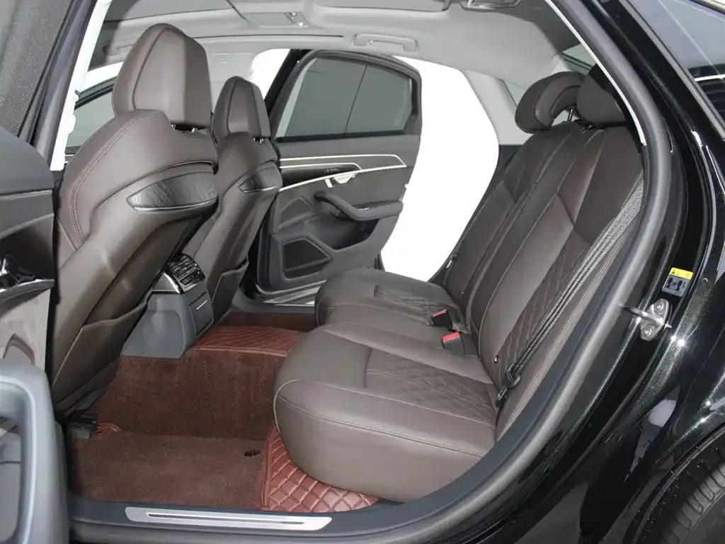 Audi A8 2021 из CN, фото 7