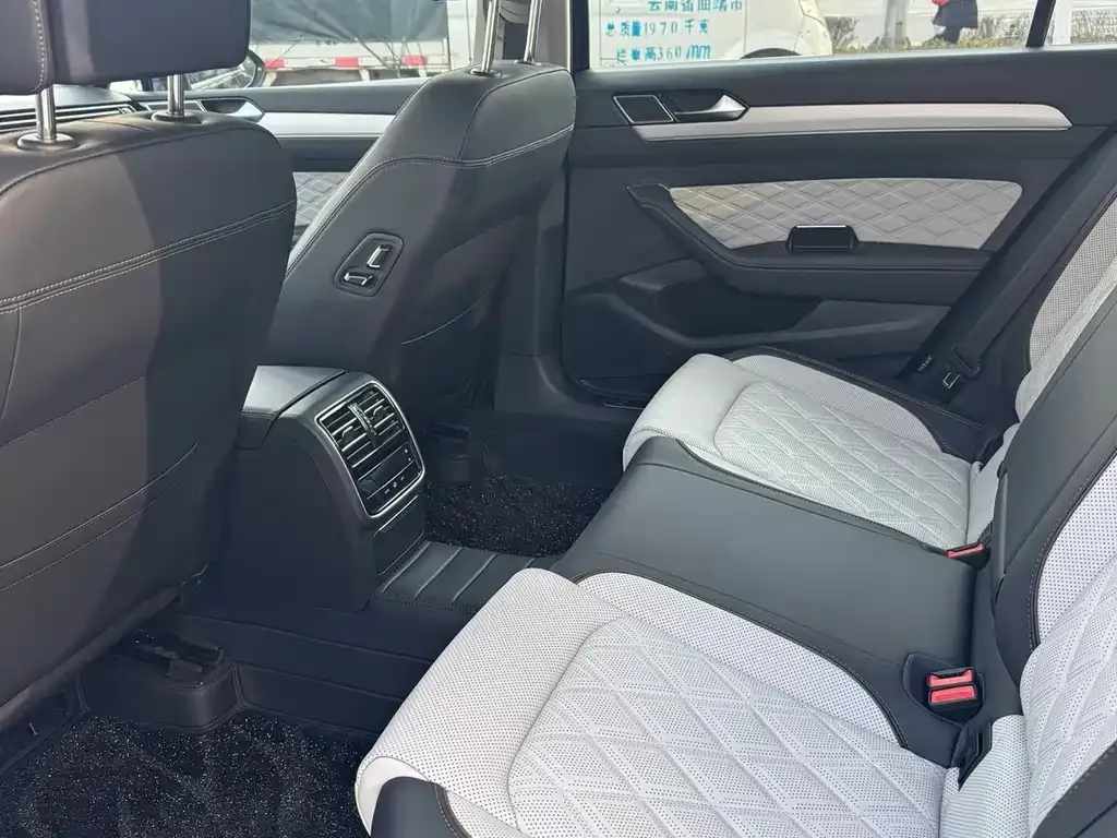 Volkswagen Magotan 2023 из CN, фото 2