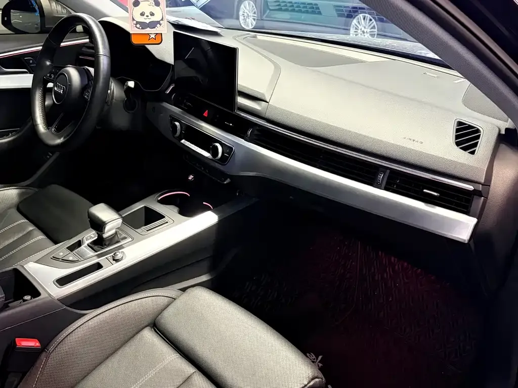 Audi A4L 2021 из CN, фото 2
