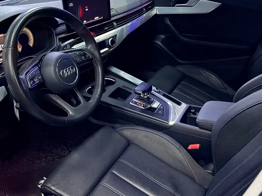 Audi A4L 2021 из CN, фото 8
