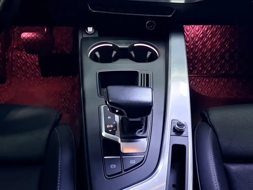 Audi A4L 2021 из CN, фото 4