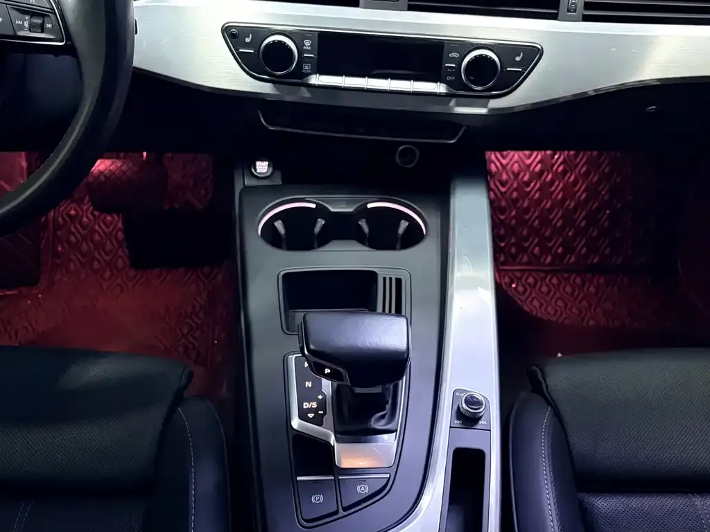 Audi A4L 2021 из CN, фото 7