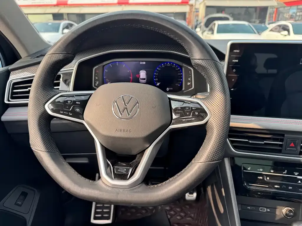 Volkswagen Tiguan L — фото 2