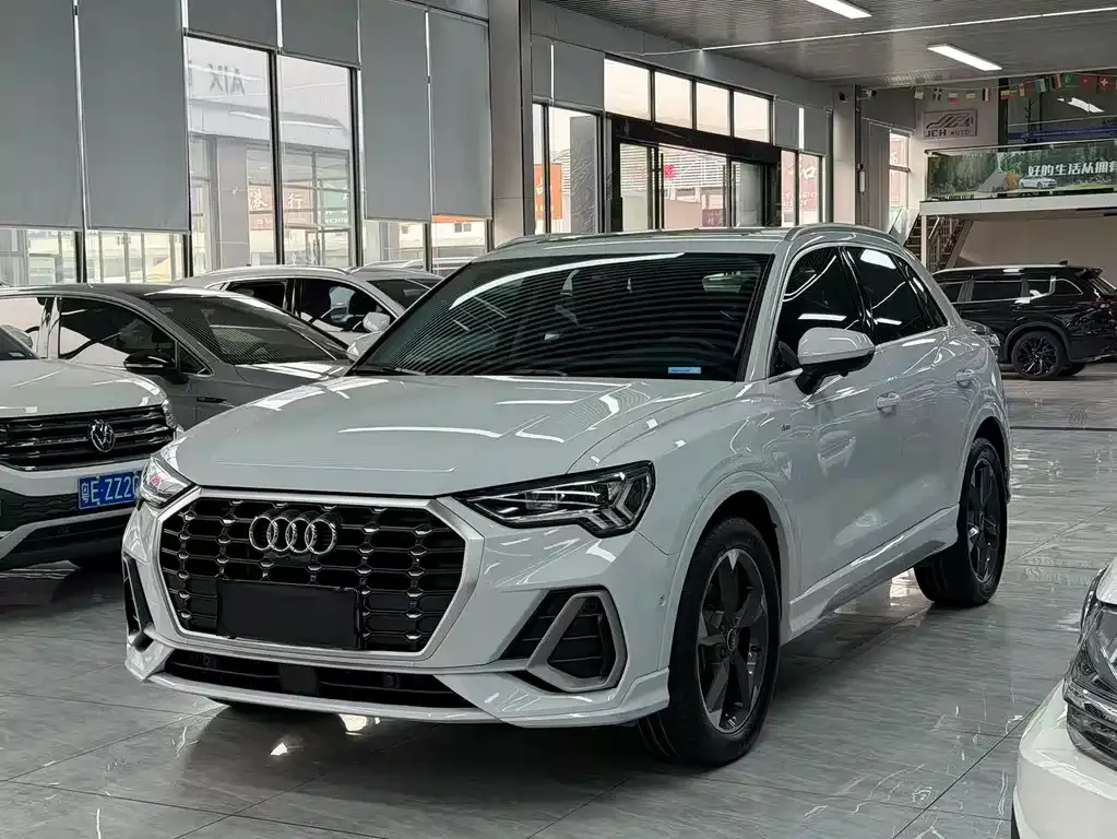 Audi Q3 — фото 1