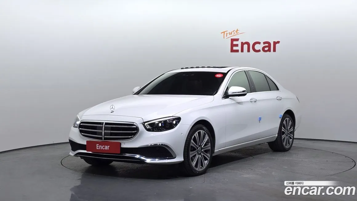 Mercedes-Benz E-Class — фото 1