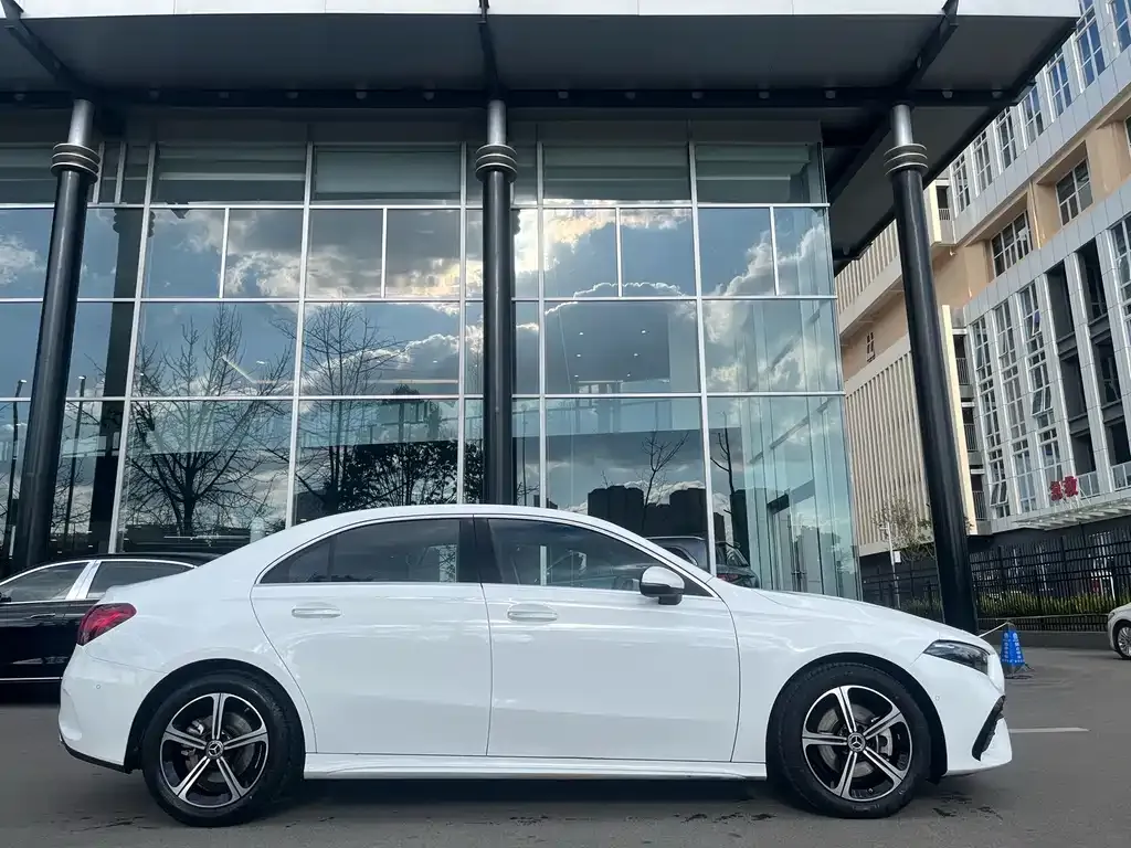 Mercedes-Benz A-Class 2023 из CN, фото 9