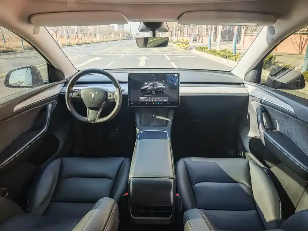 Tesla Model Y — фото 4