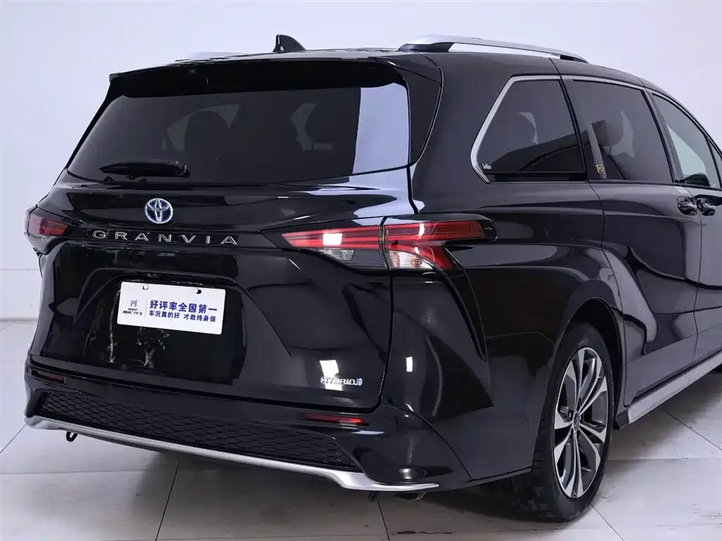 Toyota Granvia 2023 из CN, фото 9
