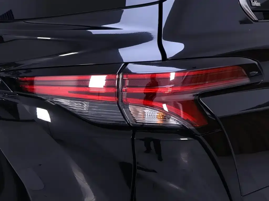 Toyota Granvia 2023 из CN, фото 4