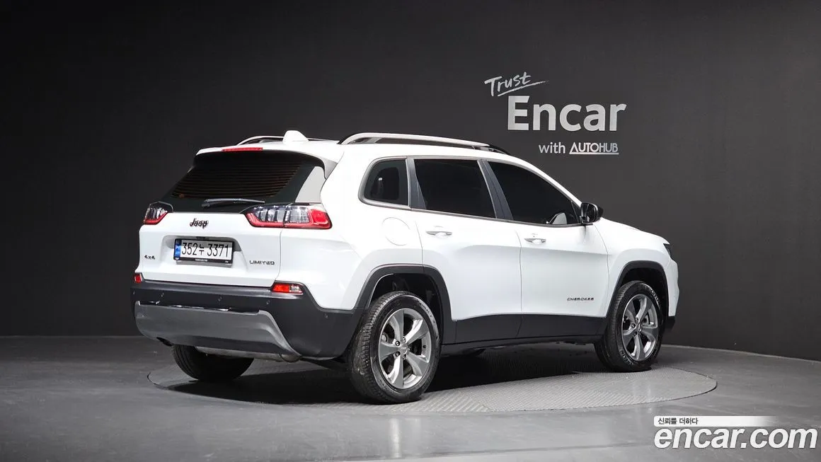Jeep Cherokee — фото 2