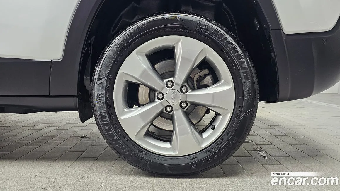 Jeep Cherokee — фото 5
