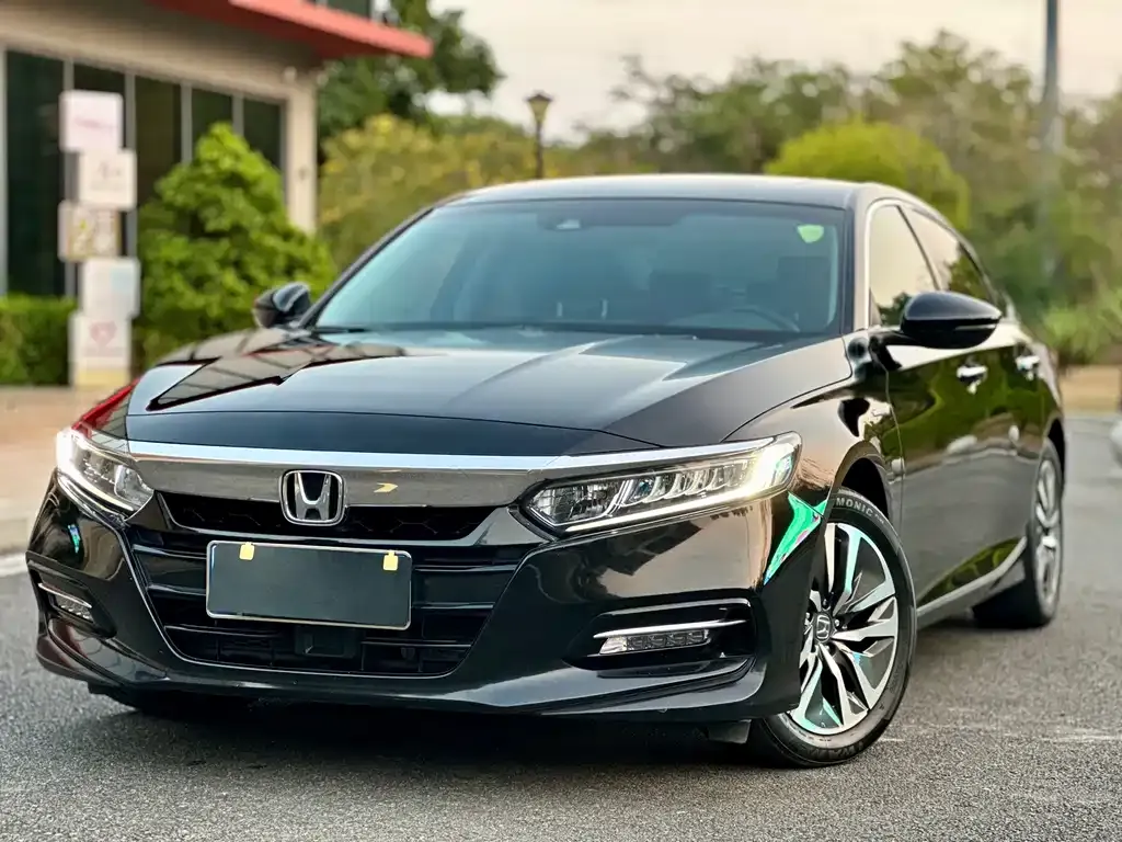 Honda Accord — фото 1