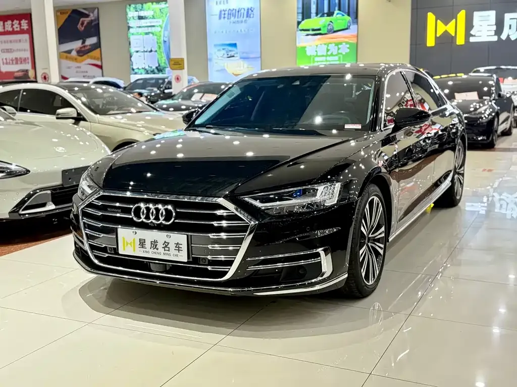 Audi A8 — фото 1