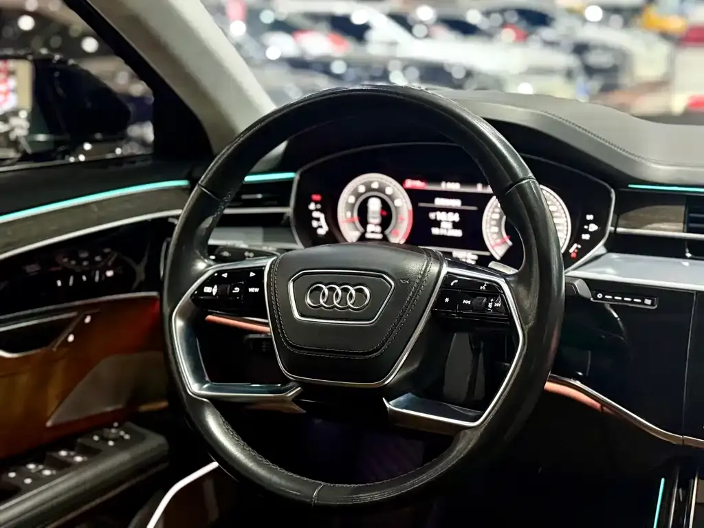 Audi A8 — фото 2