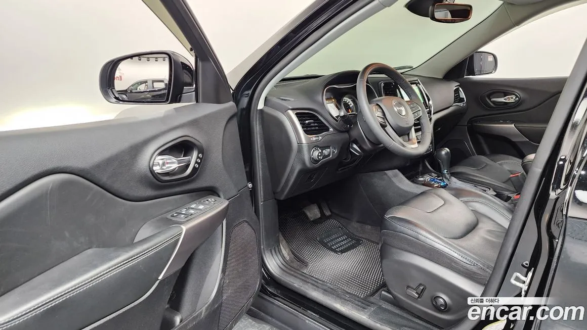 Jeep Cherokee — фото 5